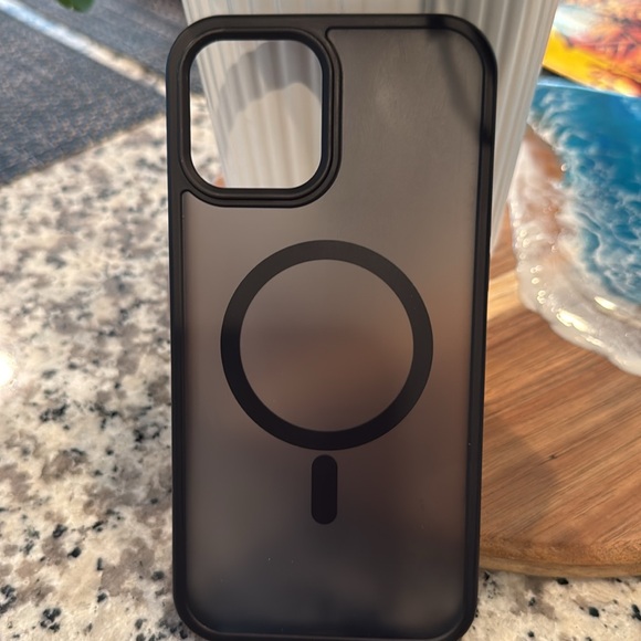 MagSafe Case with Charging Cable Black. - Picture 3 of 6